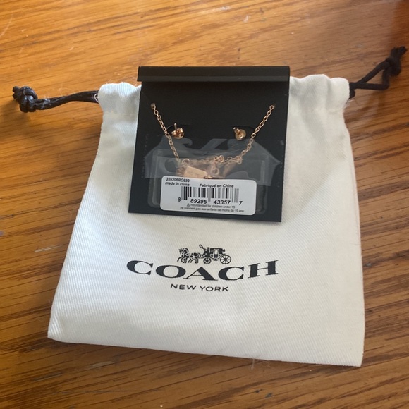 Brand new luxury earring and necklace set - Picture 3 of 3